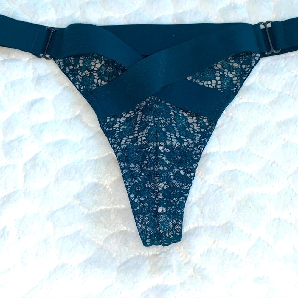 Victoria's Secret Banded Strappy Thong Lace Panty